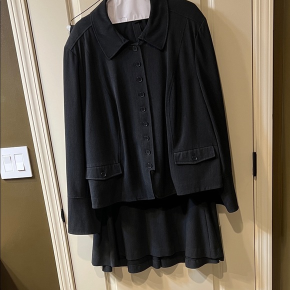 Gray 3 piece suit Lane Bryant 26. Office Board room ready - Picture 1 of 10